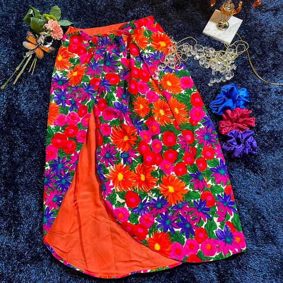 Beautiful Beach Wrap 🏖 🌺 💖 - Picture 1 of 11